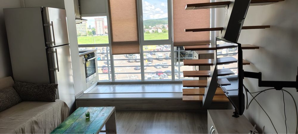 Inchriez apartament tip mansarda