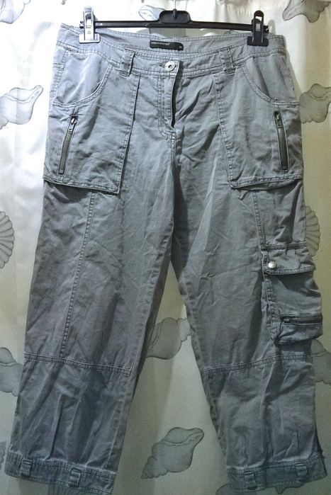 Pantaloni bumbac 3/4 gri degrade cu multe buzunare fermoare si capse