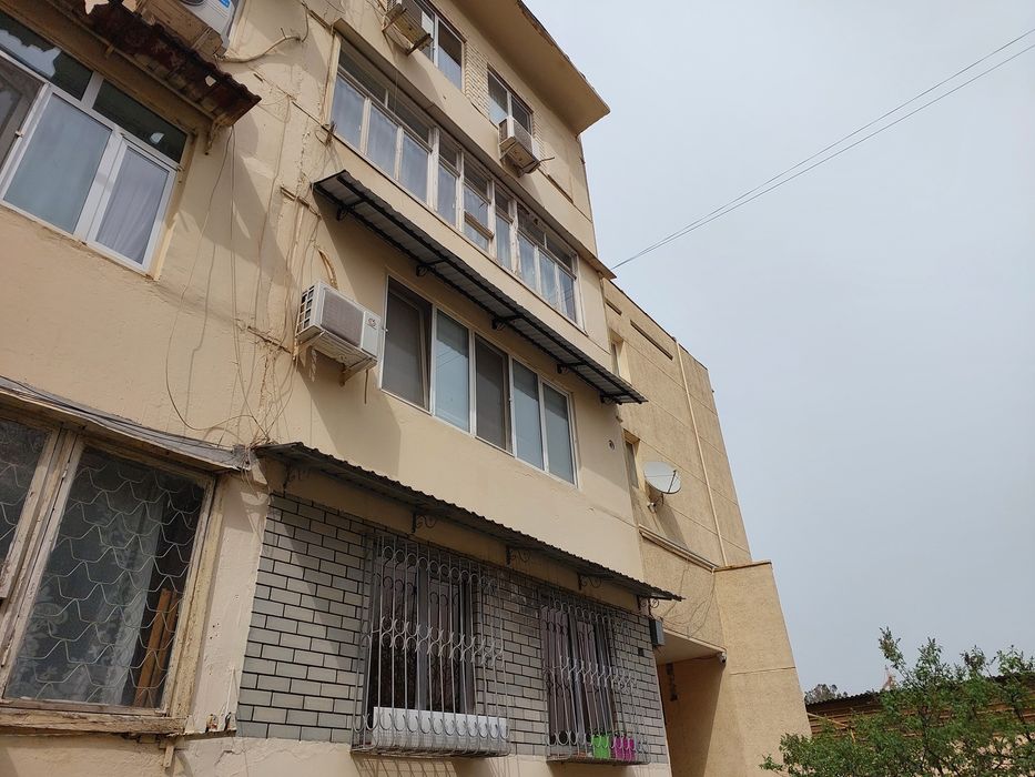 Козырьки над окнами