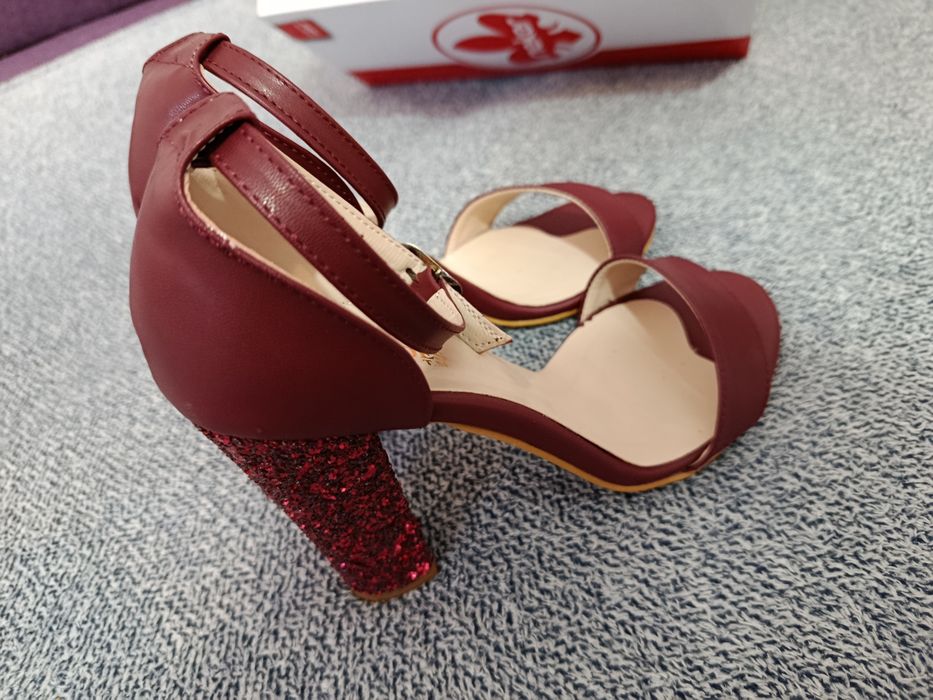 Sandale noi elegante burgundy cu sclipici mărimea 39 Trendy Shoes
