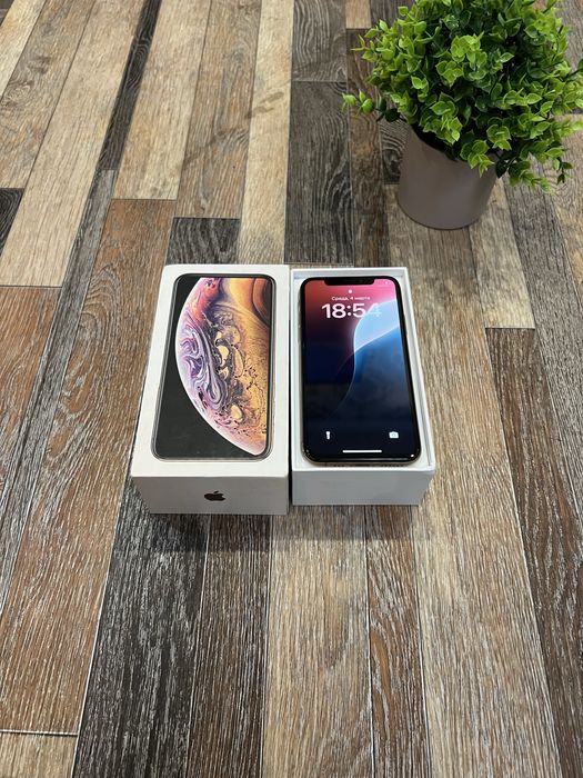 Продам iPhone XS идеал