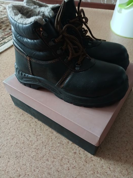 Продам зимние сапожки