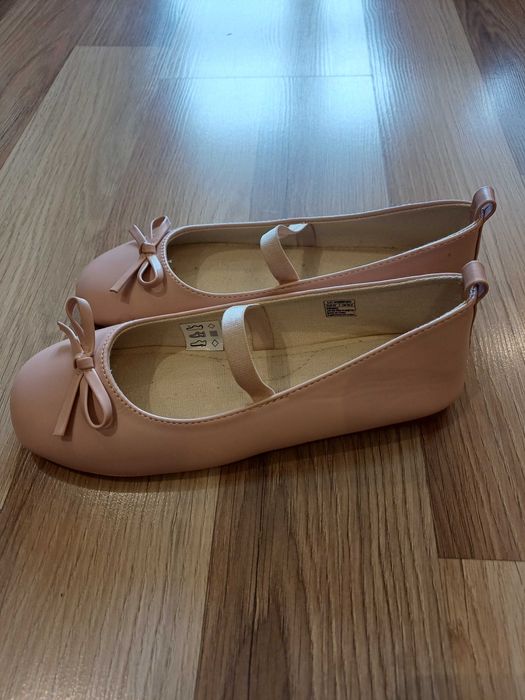Нежни балеринки в прасковен цвят