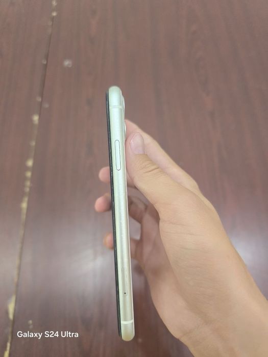 IPhone 11 белый 128гб