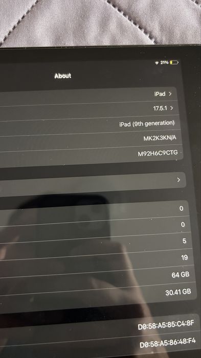 IPad generatia 9 ca NOUA, nefolosita.Cu multe accesorii free