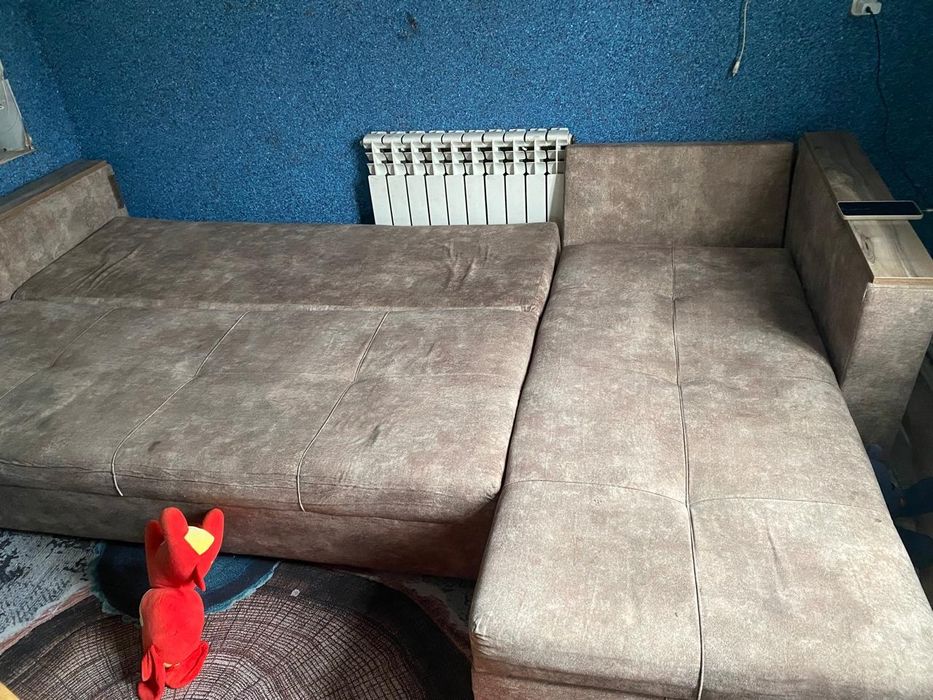 Продам диван коричневого цвета