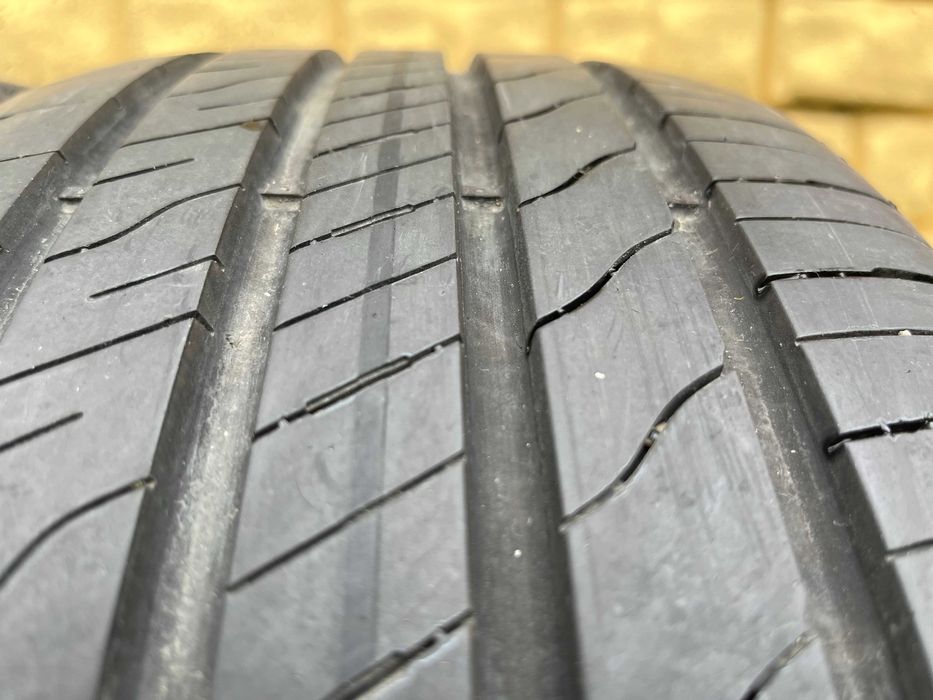 Гуми Brigdestone Efficient Grip performance 2 215/55/18 99V DOT 4923