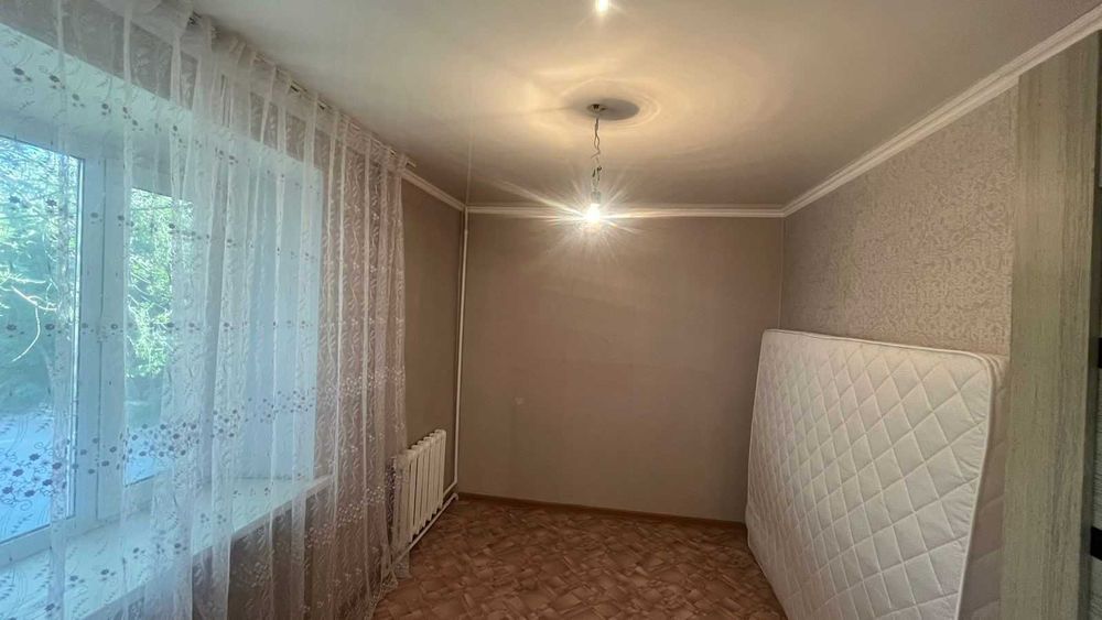 Продается 4 комнатная в центре