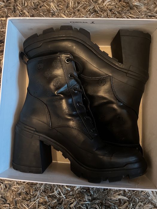 Боти с висок ток Guess!!!