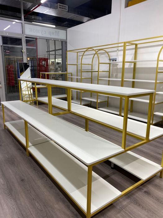 В продаже полки для сумок и обуви.