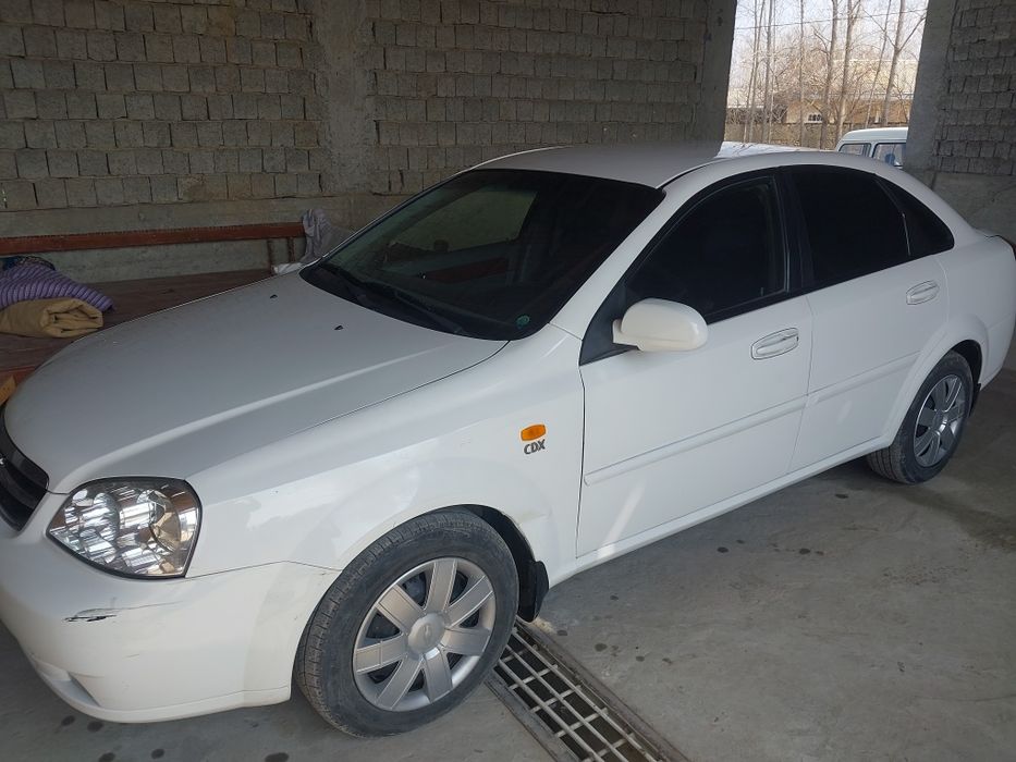 Lasetti  1.8 sotiladi