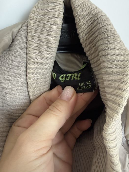 Отдам весеннюю парку размер 42