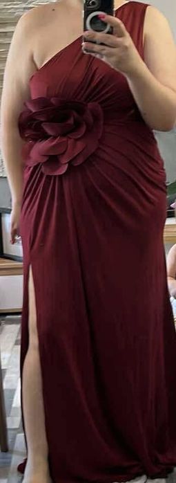 Рокля  с асиметрично деколте,