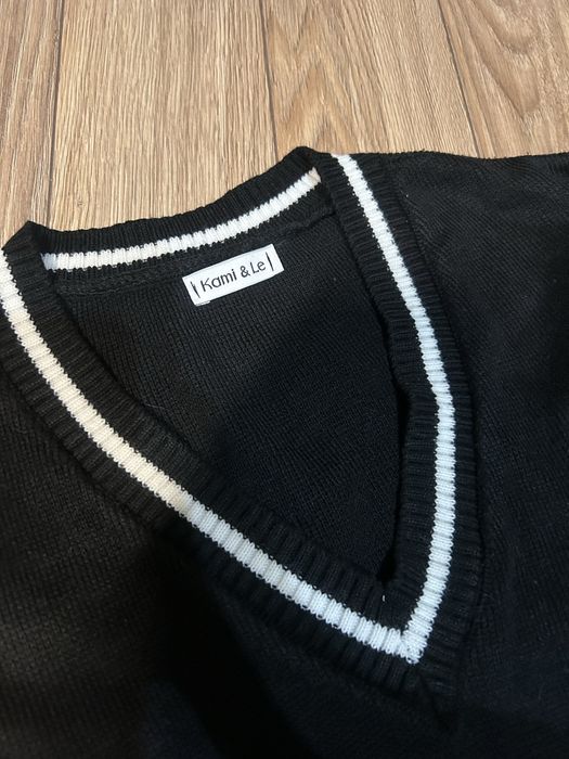 свитер черный с белыми вставками