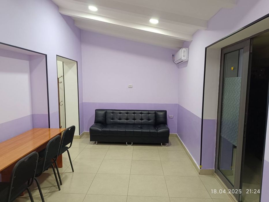 Аренда офис Чорсу вдоль дороги с личным балконом