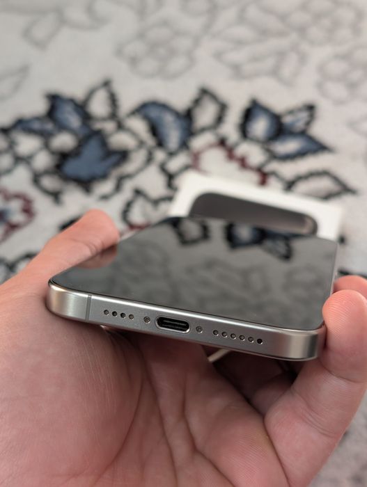 iPhone 15 pro max 256gb natural titan