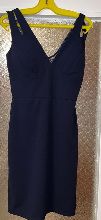 Елегантна рокля с дантела