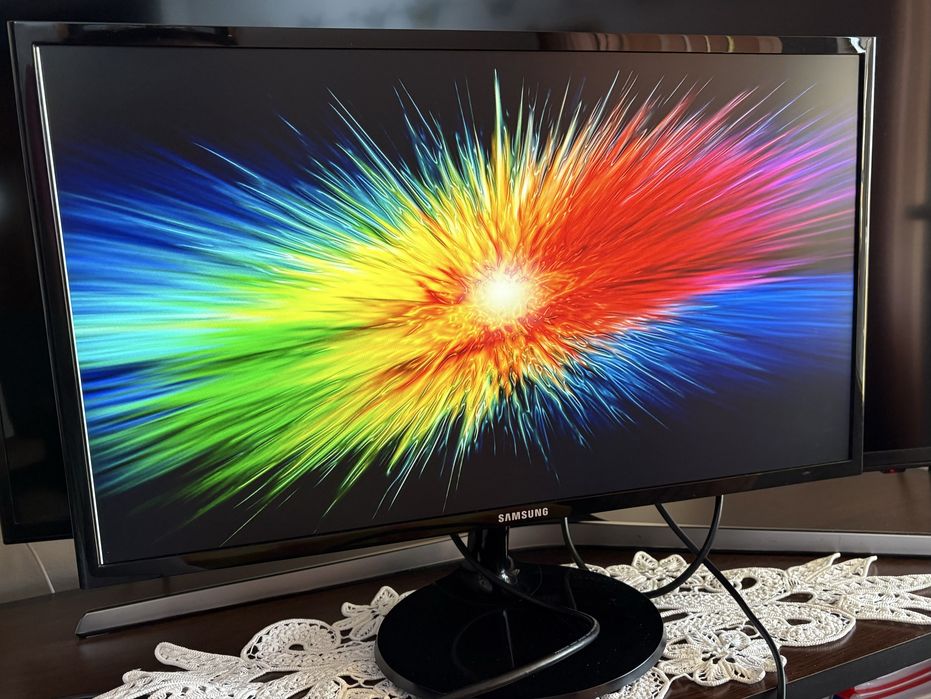 Vând monitor Samsung S24F350FHU LS24F350FHUXEN