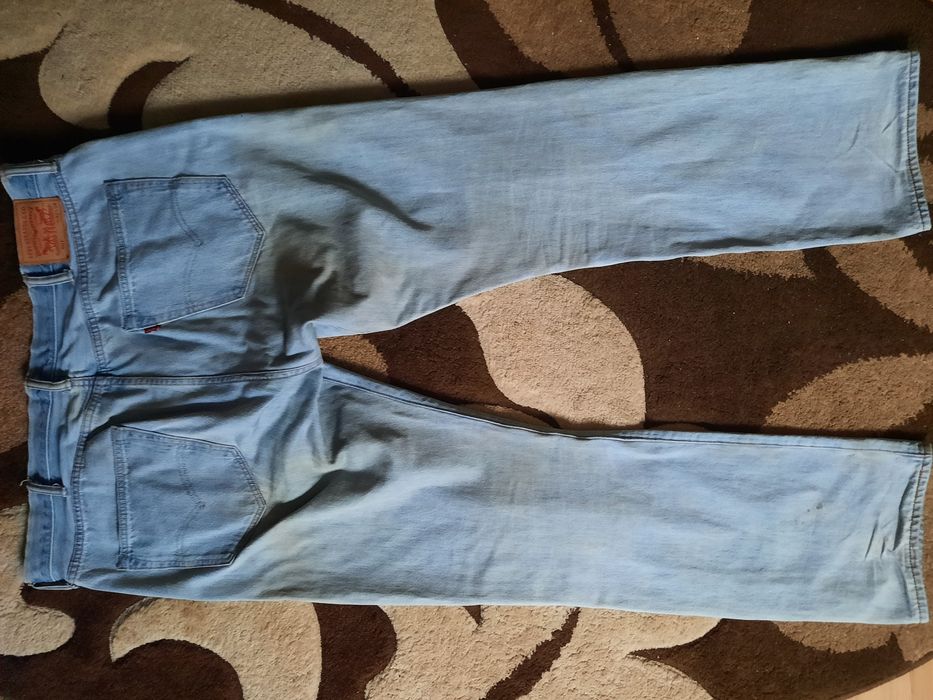 Blugi Levi's Strauss