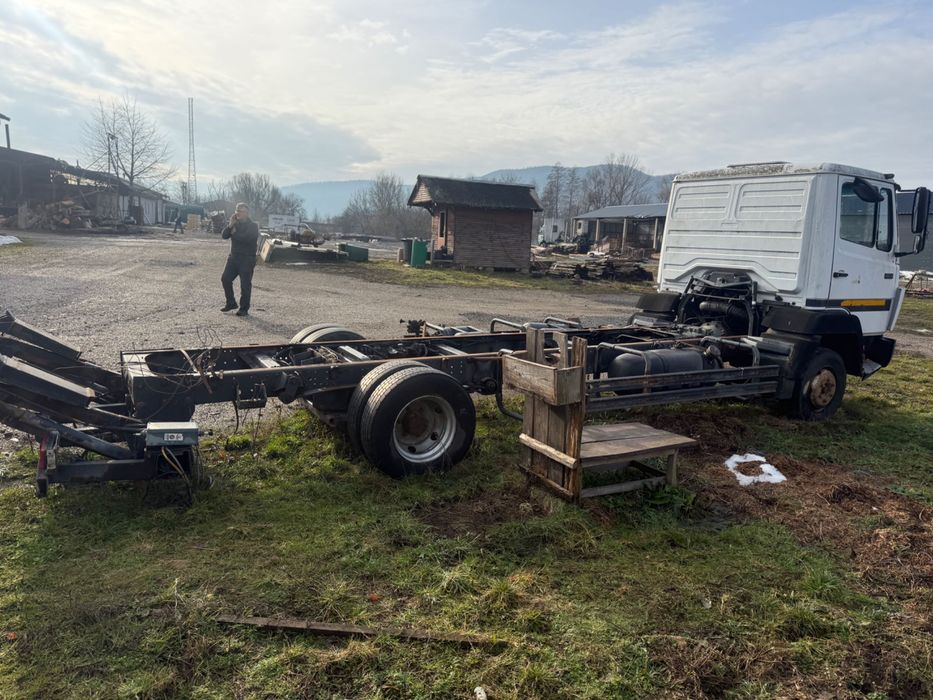 Vând Mercedes 814 șasiu cu cabină