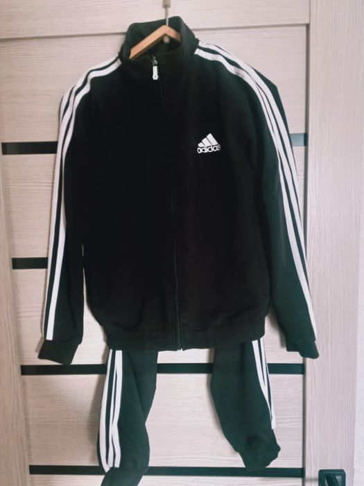 Продам спортивный костюм