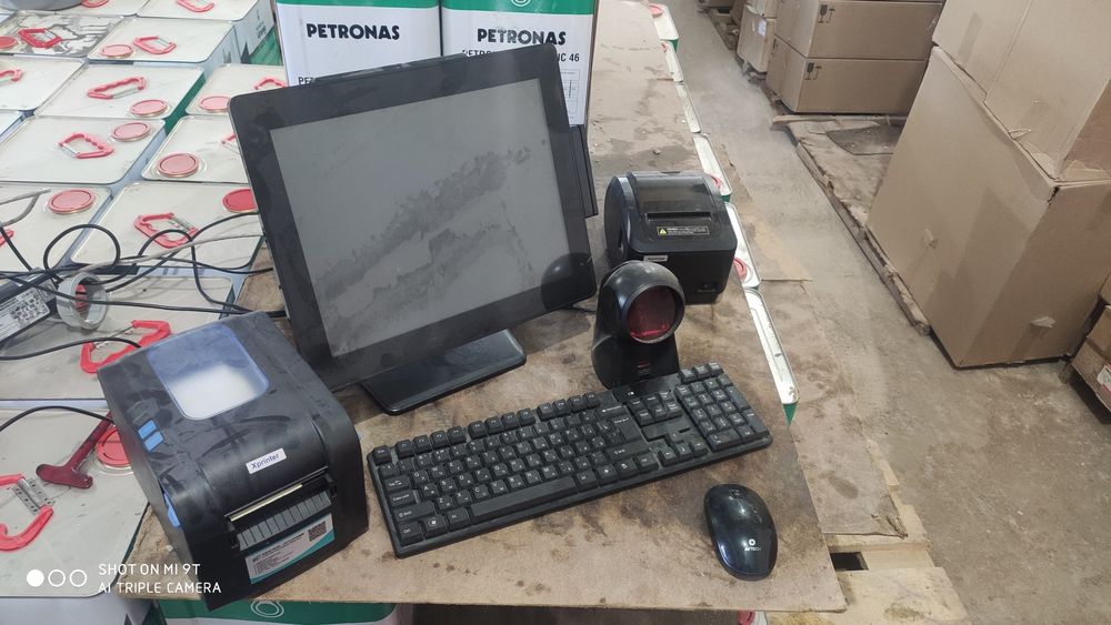 Моноблок ,весы и прочие в  полном комплекте.