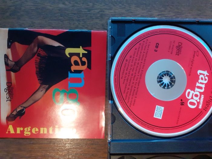 CD албум от 3 броя CD и книжка – „Аржентинско танго“