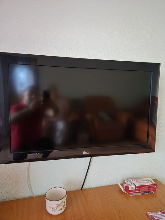 Televizor LG, 82 cm