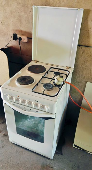 Продается плита Indesit