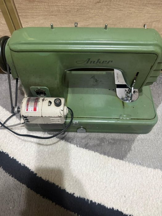 Vând mașină de cusut electrica anker veche