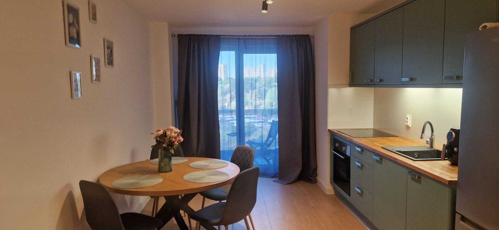 Apartament 2 dormitoare/ parcare subterana/ 2 balcoane