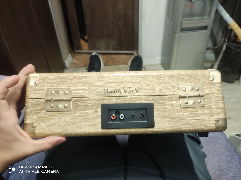 Crosley Cruiser Deluxe Чемоданный проигрыватель.