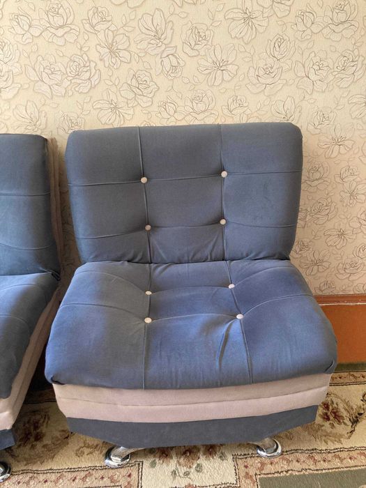 Продам синий диван и 2 кресла