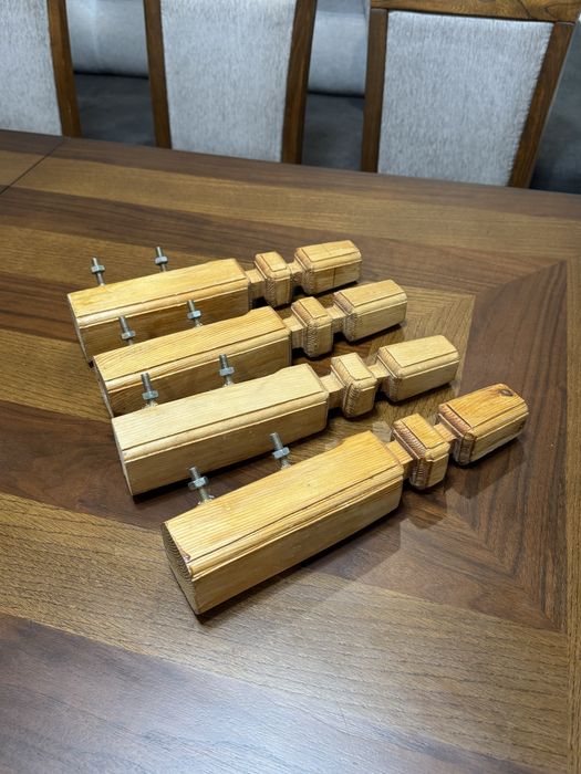 продам госттиный стол со стульями