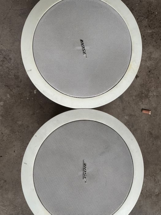 Колони Bose таванни