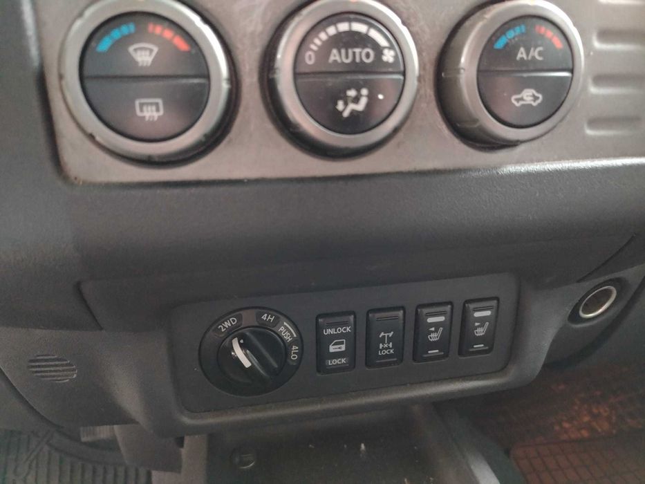 Autoutilitară Nissan Navara D40 2.5 dCI 2009 4x4 Diferențial Blocabil