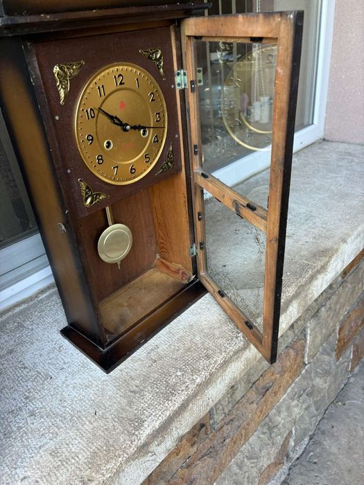 Стенен античен часовник в перфектно състояние