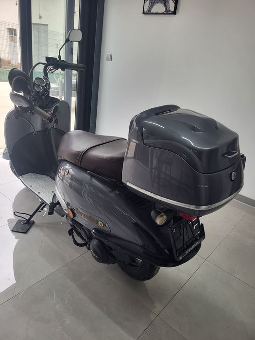 Scuter retro 125 cc