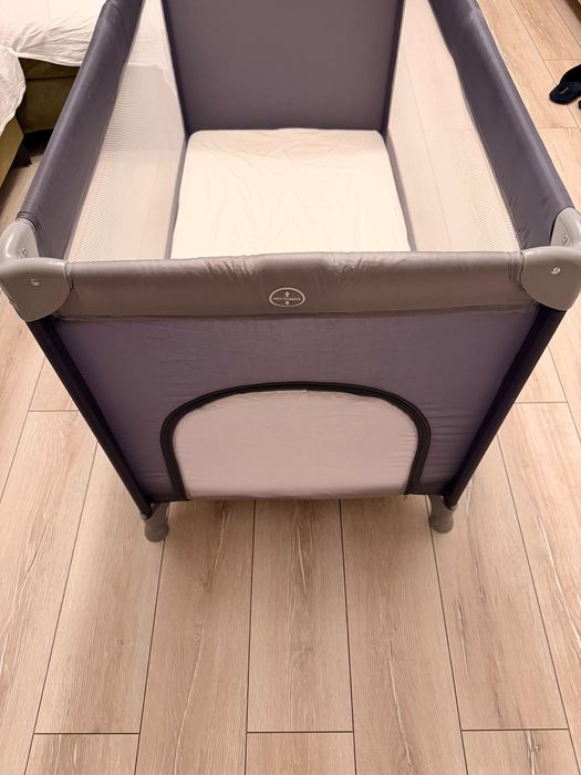 Patut Turistic pliabil Ideal Travel, Design solid si elastic, constructie solida in 7 puncte, saltea moale si pliabila, geanta transport inclusa, Gri