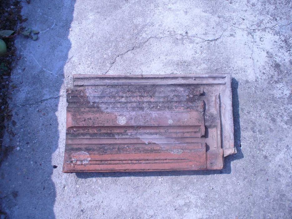 Vând țiglă de Jimbolia 1 leu bucata și olane la 10 lei/buc