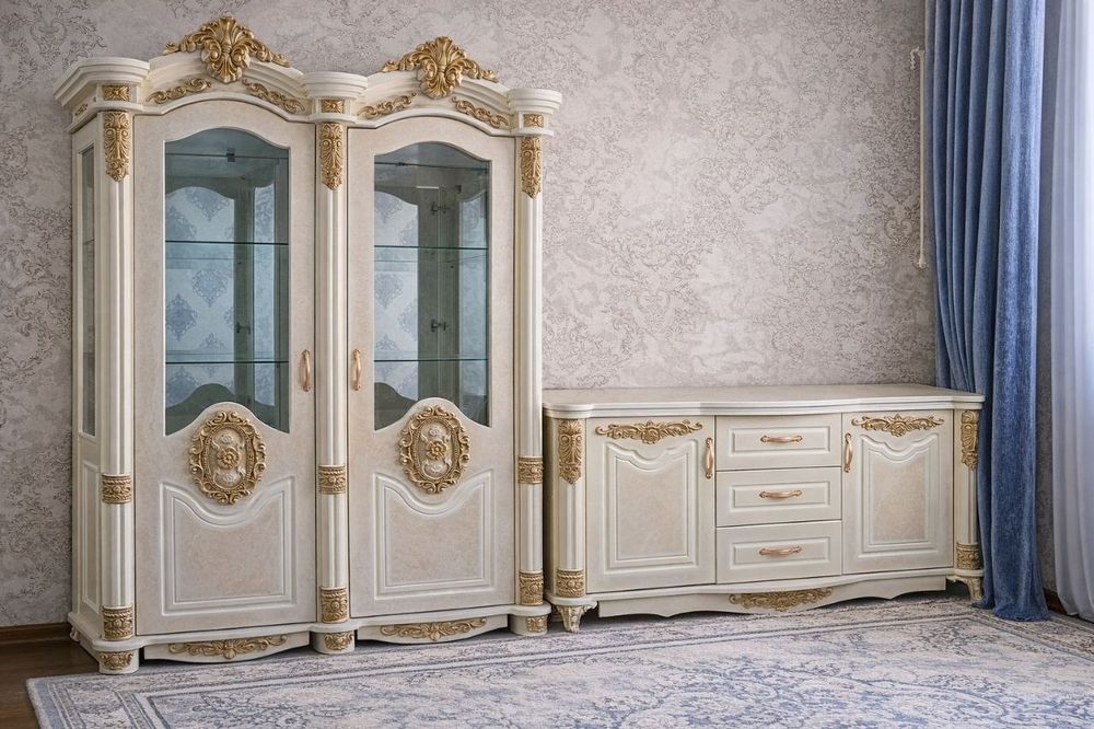 Klassik mebel to'plami (servant + komod ) juda chiroyli holatda