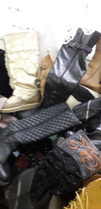 Донесоха още много боти и ботуши