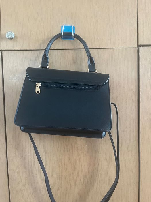 Дамска черна чанта