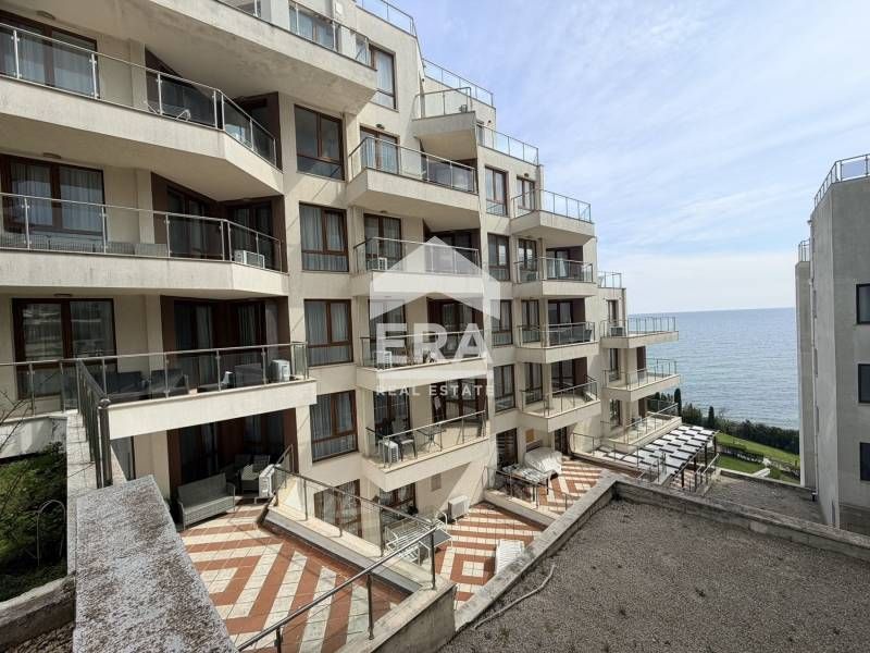 Двустаен, обзаведен, южен апартамент за продажба, с морска панорама, в