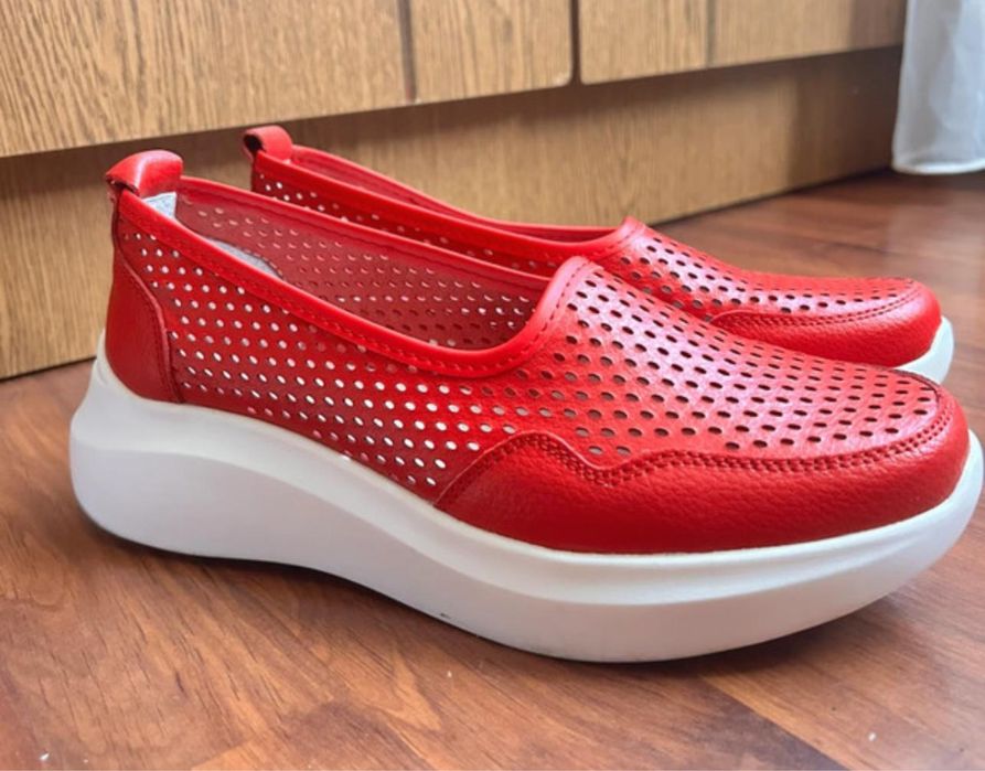 Mocasini rosii piele