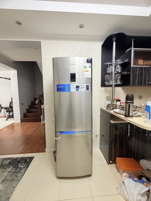 Холодильник Samsung