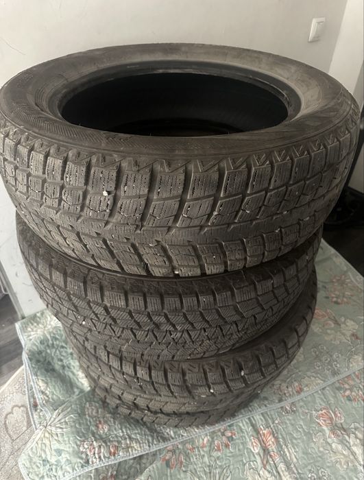 Продам зимние шины б/у 225/60/18