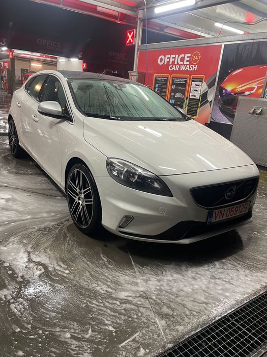VOLVO V40  R Design