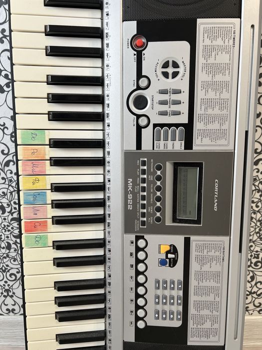 Продам синтезатор