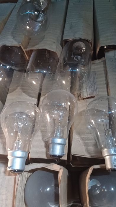 Продам лампы и лампочки 12 в.